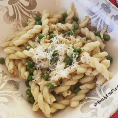 Pasta with peas in cream sauce!